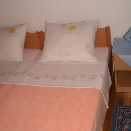 Old Port ゲストハウス 3*