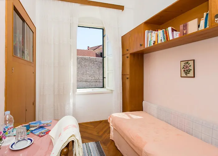 게스트하우스 Old Port 3*