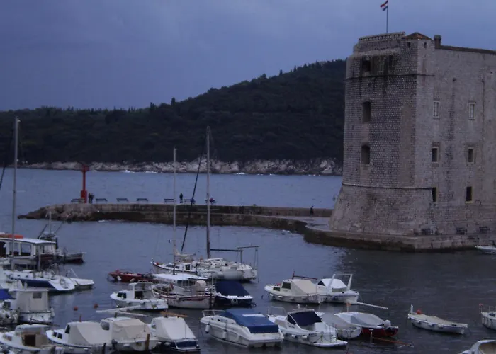 Old Port Affittacamere 3*