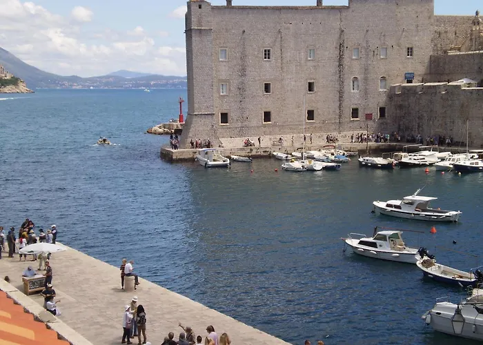 Affittacamere Old Port 3*